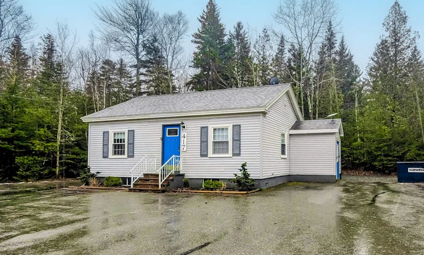 Open layout Maine cottage with washer/dryer & grill - dog-friendly