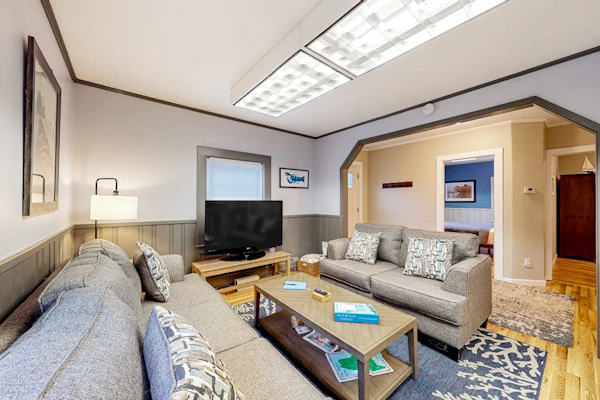 Open layout Maine cottage with washer/dryer & grill - dog-friendly