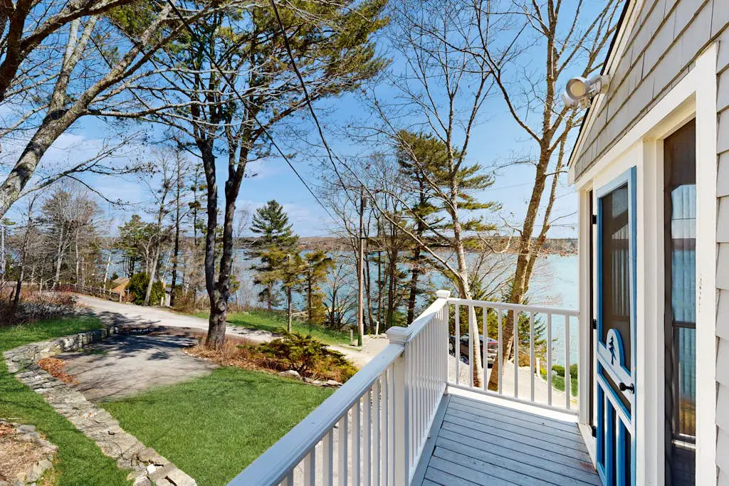 Damariscotta Vistas