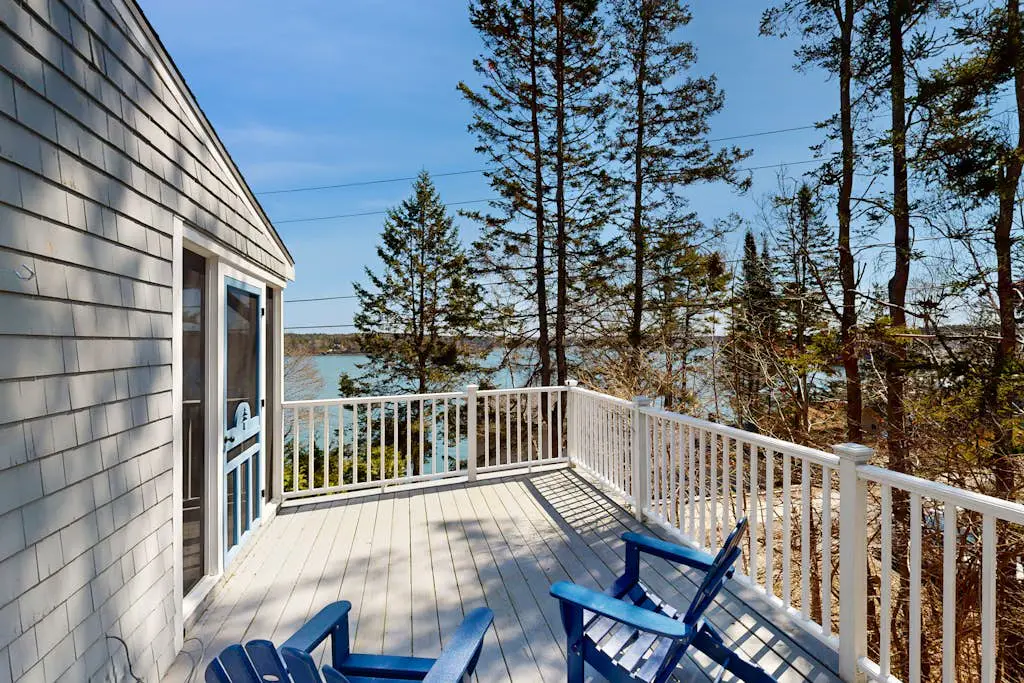 Damariscotta Vistas