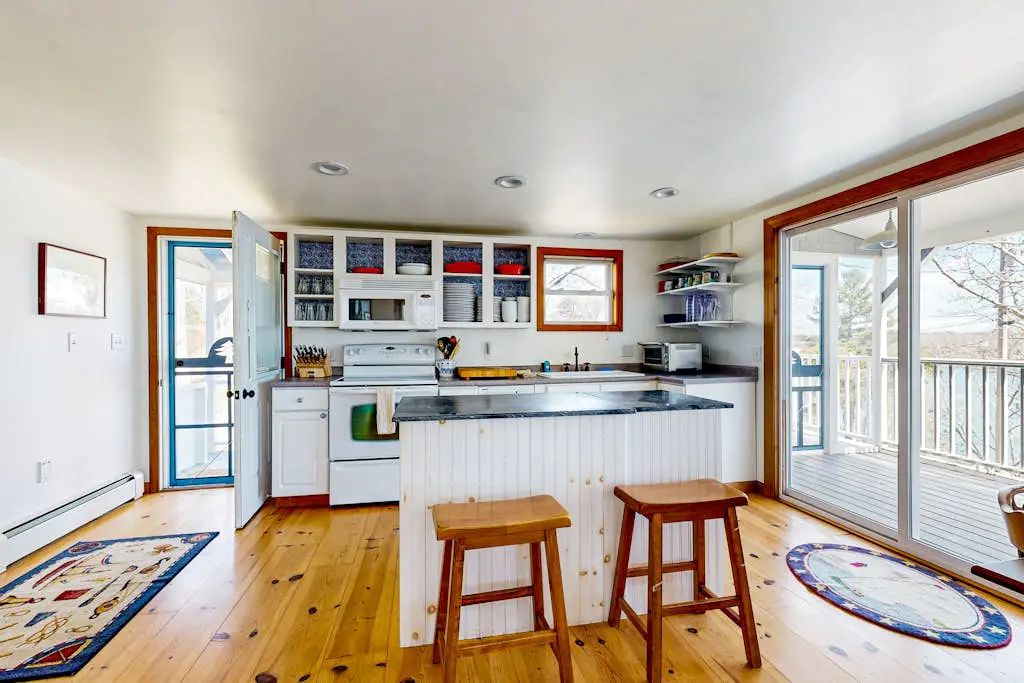 Damariscotta Vistas
