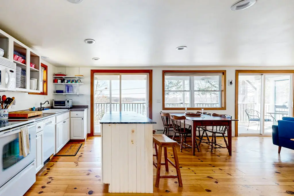 Damariscotta Vistas