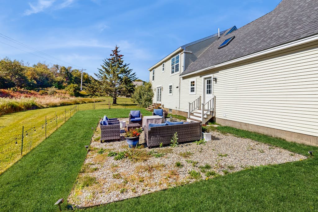 Newly Renovated Charming House with Cozy Fireplace & Outdoor Entertainment Areas