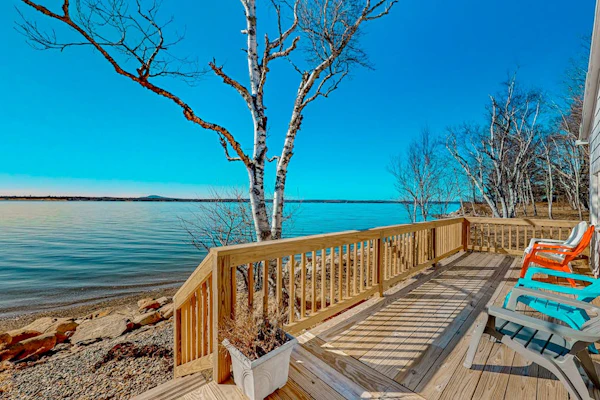 Cozy seaside retreat w/ waterfront deck, expansive lawn, & breathtaking sunsets