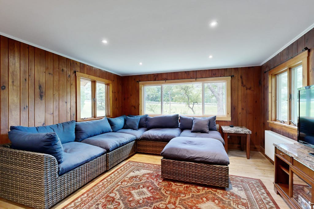 Charming Cottage with Modern Updates, BBQ Grill, and Nearby Attractions