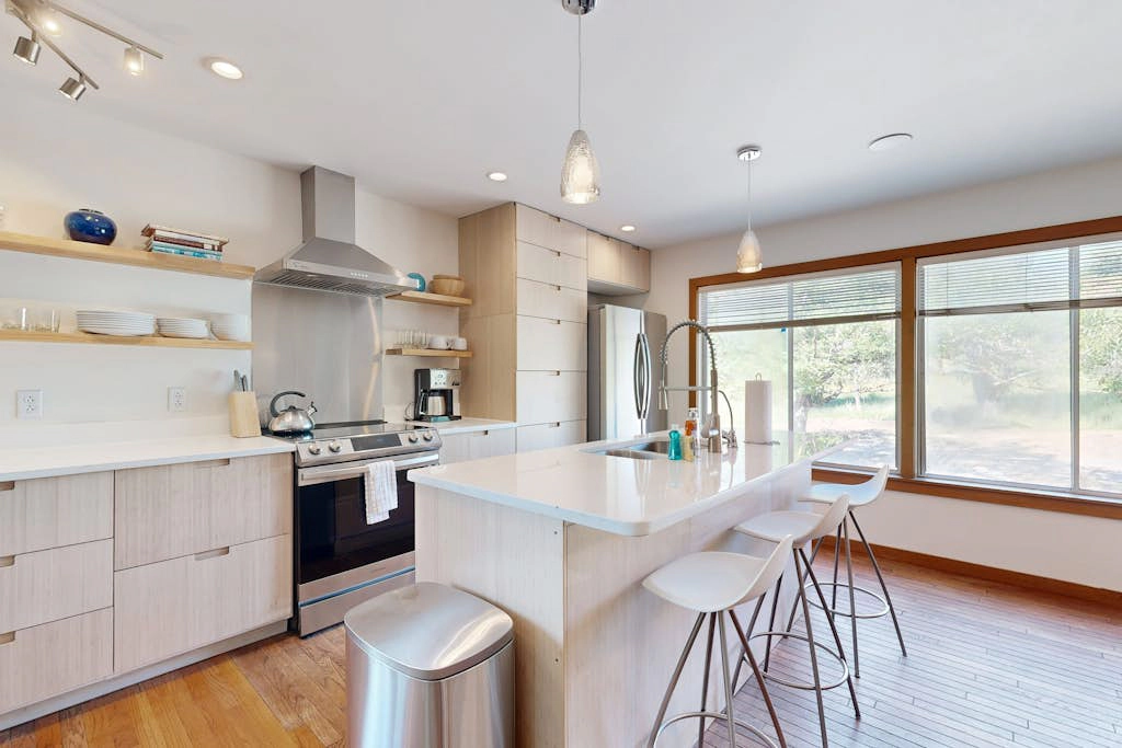 Evelyn's River Front Retreat