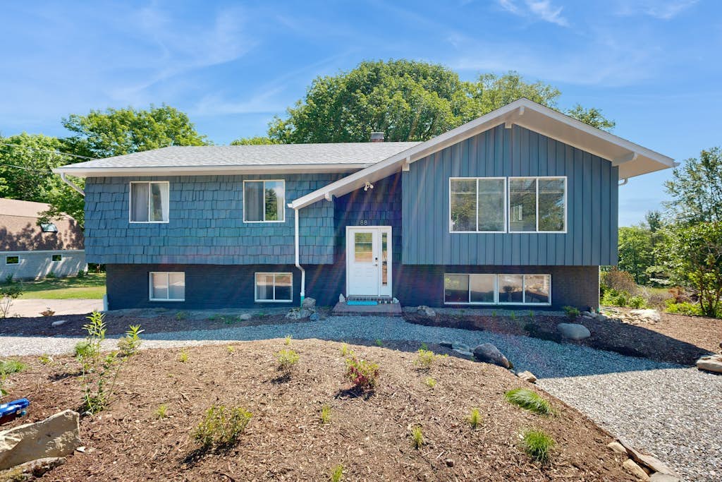 Spacious House with Modern Comforts and Nature's Playground Await
