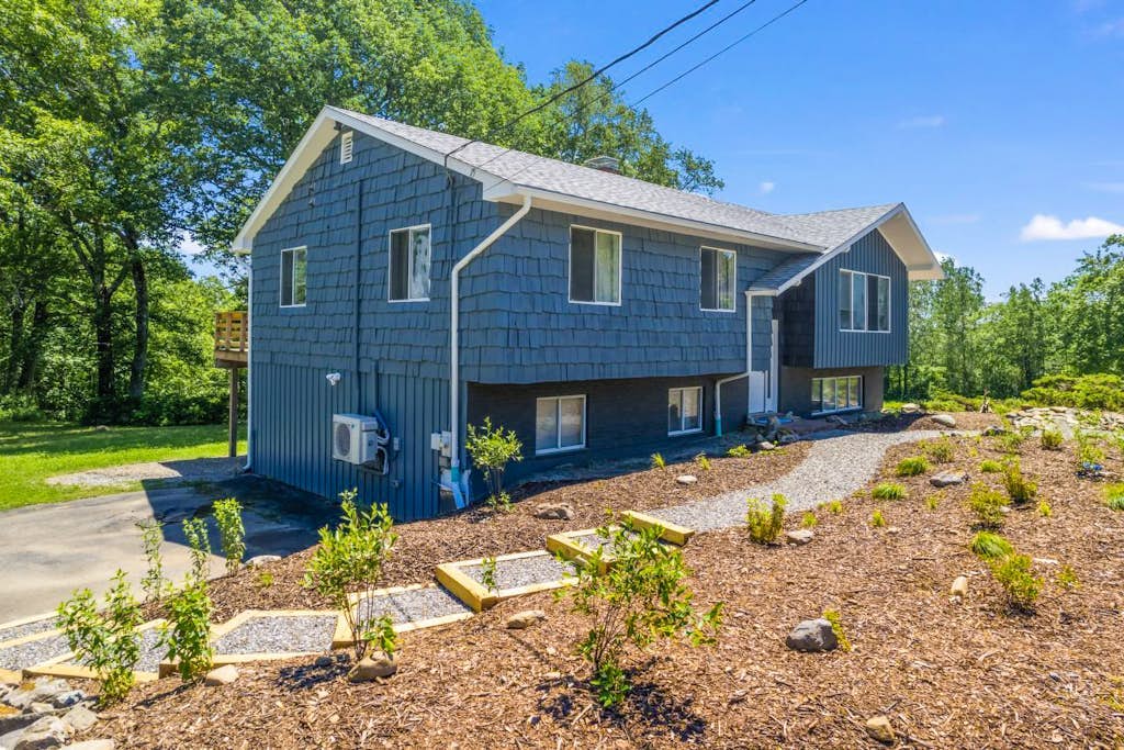 Spacious House with Modern Comforts and Nature's Playground Await