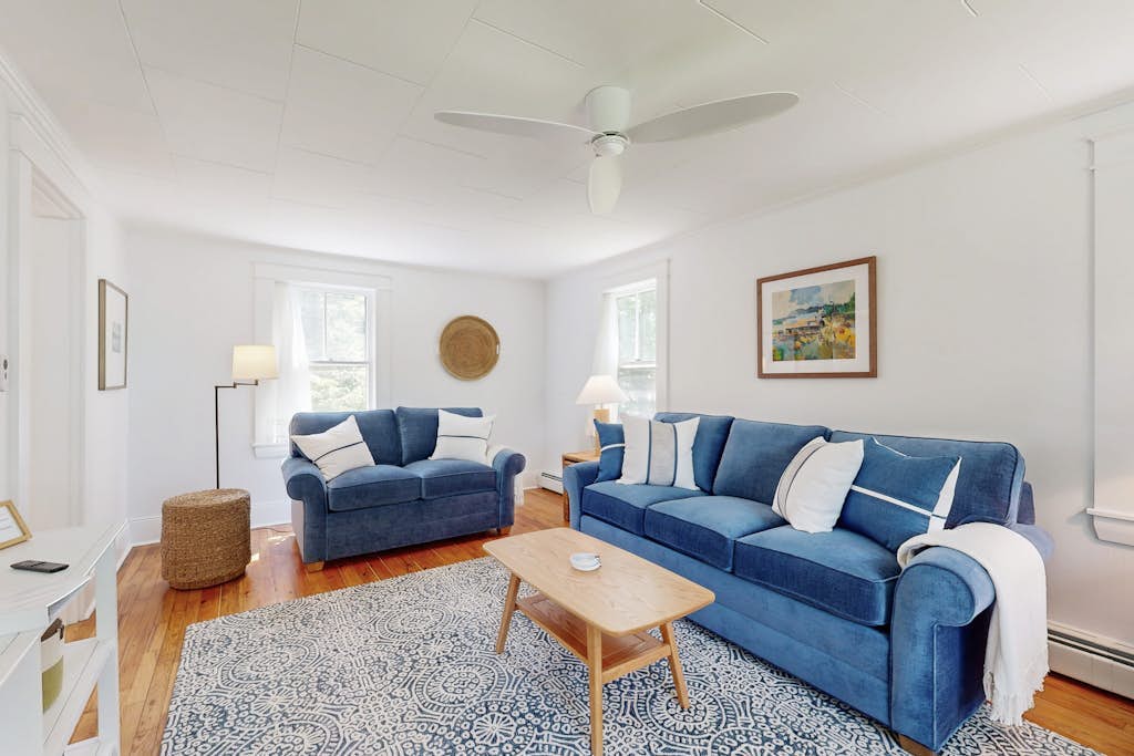 Tranquil Seaside Cottage with Spectacular Views, Wifi & Washer/Dryer