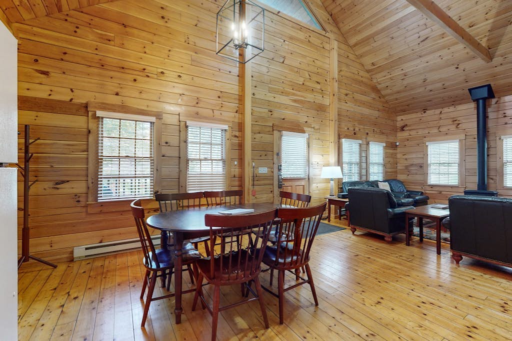 Inviting dog-friendly cabin with wooded views, full kitchen & firepit