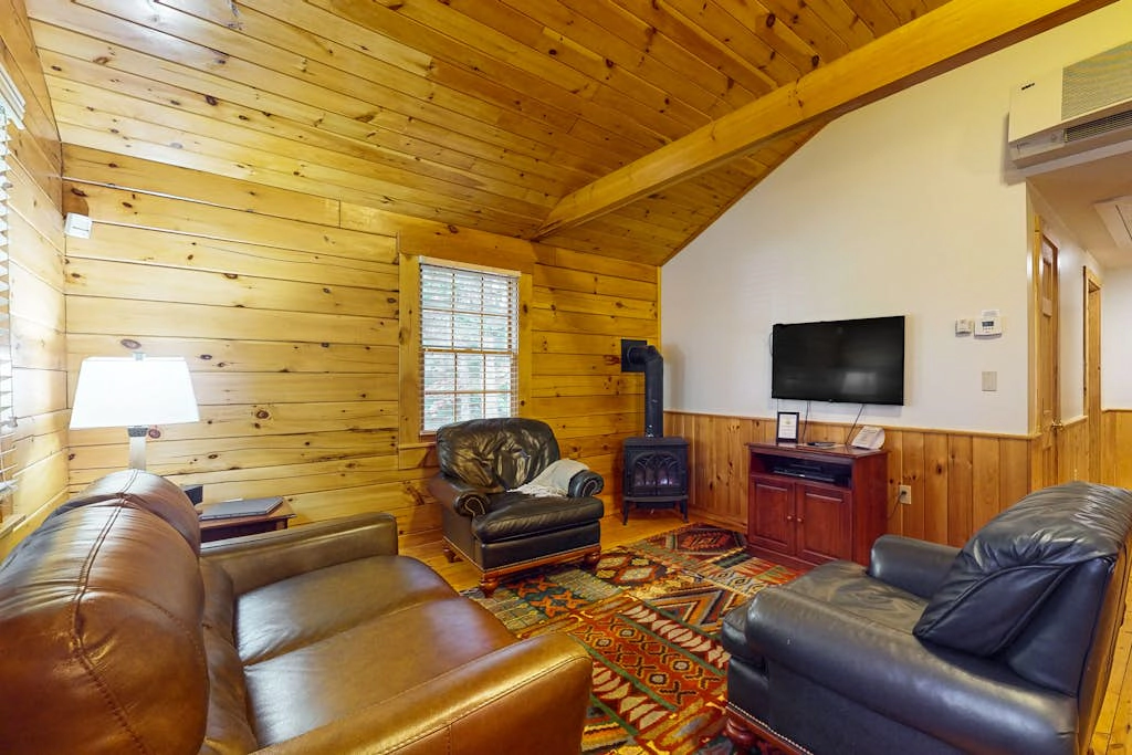 Hawthorn Cabin 104
