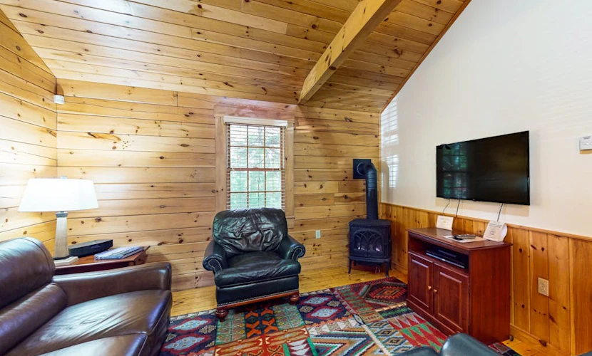 Explore the outdoors from this cozy cabin w/firepit, kitchen, and more
