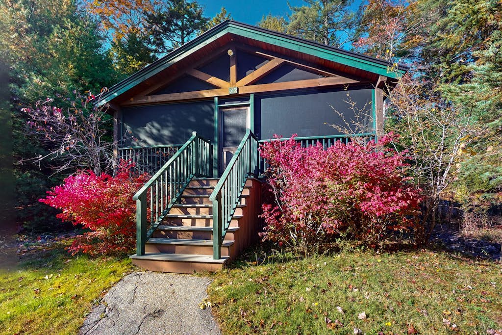 Explore the outdoors from this cozy cabin w/firepit, kitchen, and more