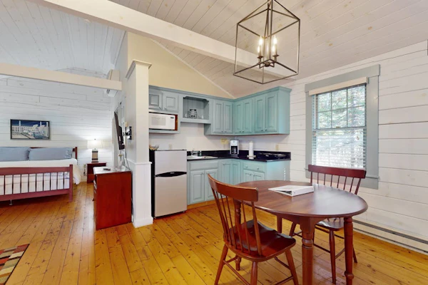 Charming dog-friendly studio cabin with firepit and near outdoor fun