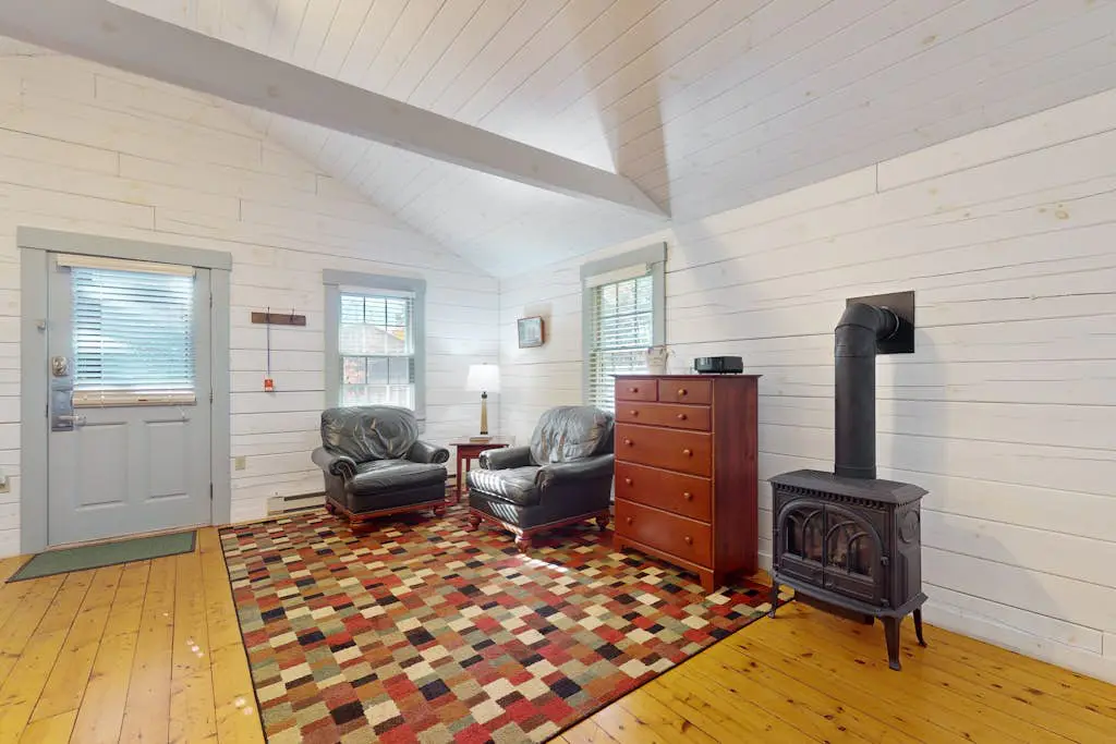 Chickadee Cabin 43
