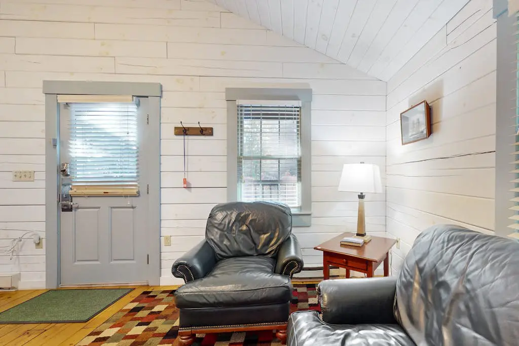 Chickadee Cabin 43