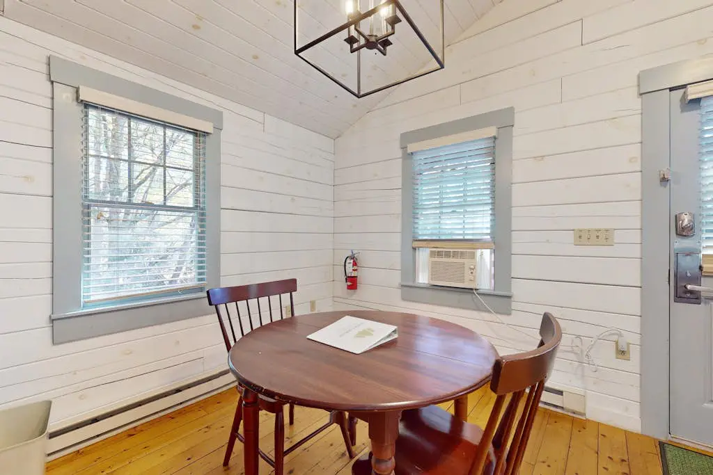 Chickadee Cabin 43