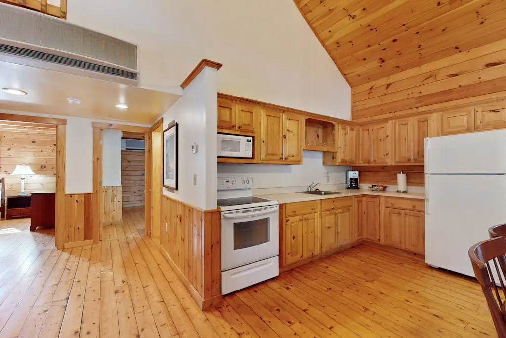 Lynx Cabin 106