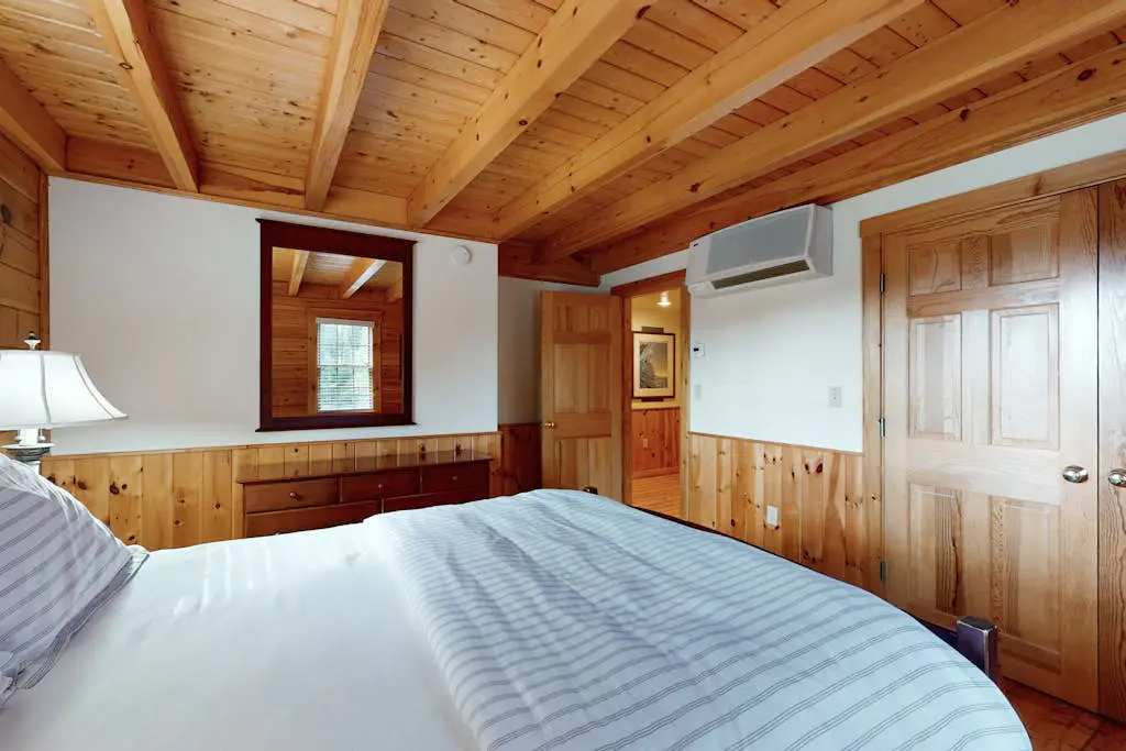 Lynx Cabin 106