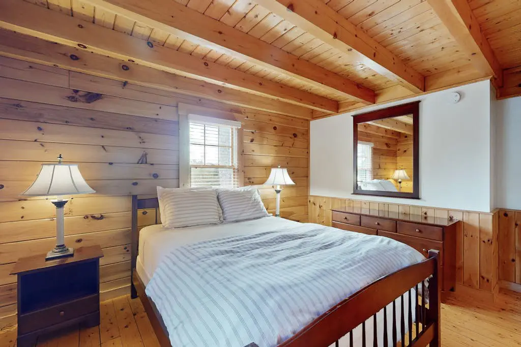 Lynx Cabin 106