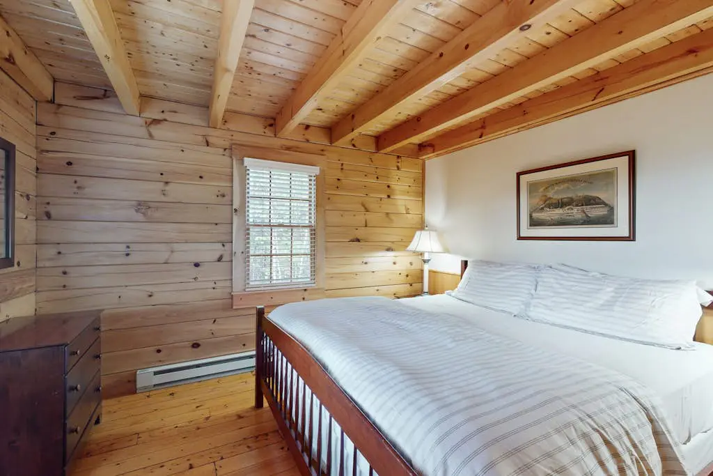 Lynx Cabin 106