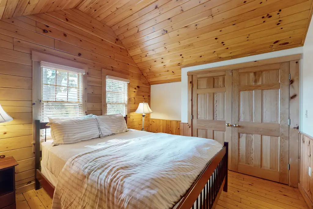 Lynx Cabin 106
