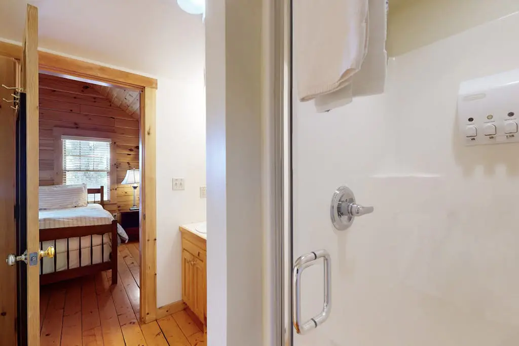Lynx Cabin 106