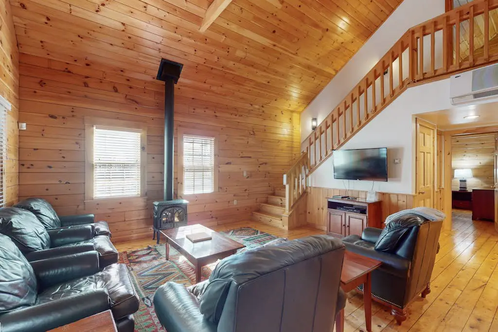 Chipmunk Cabin 102