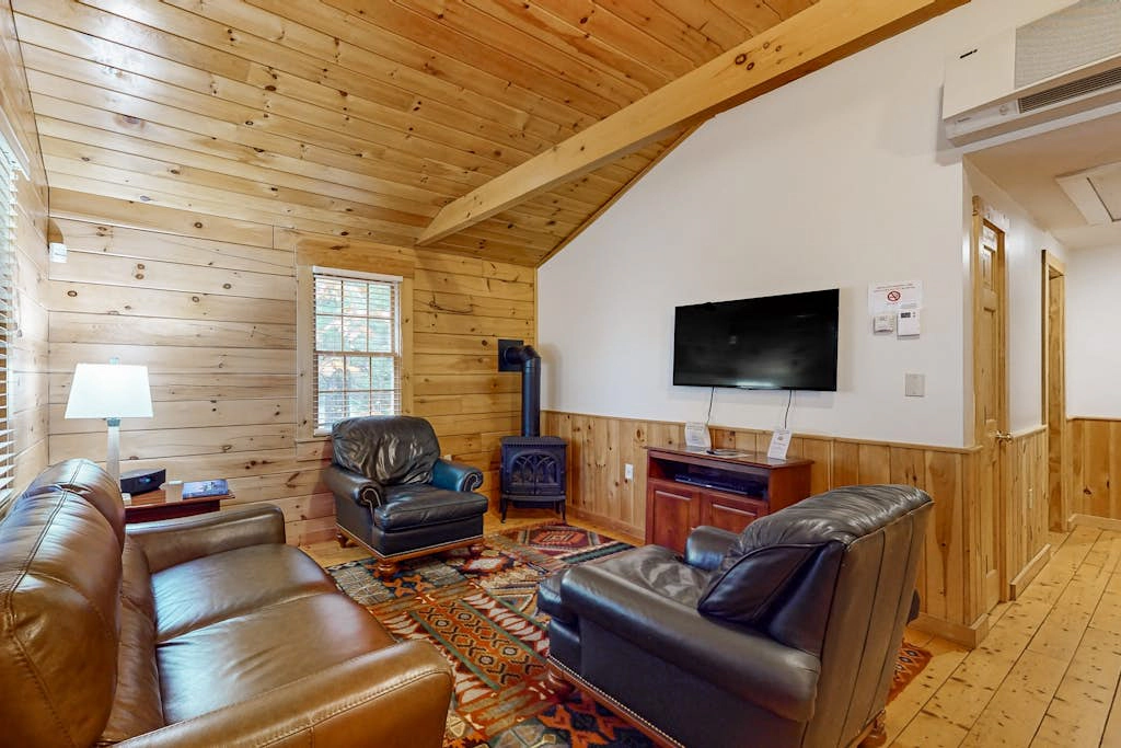Mountain Laurel Cabin 103