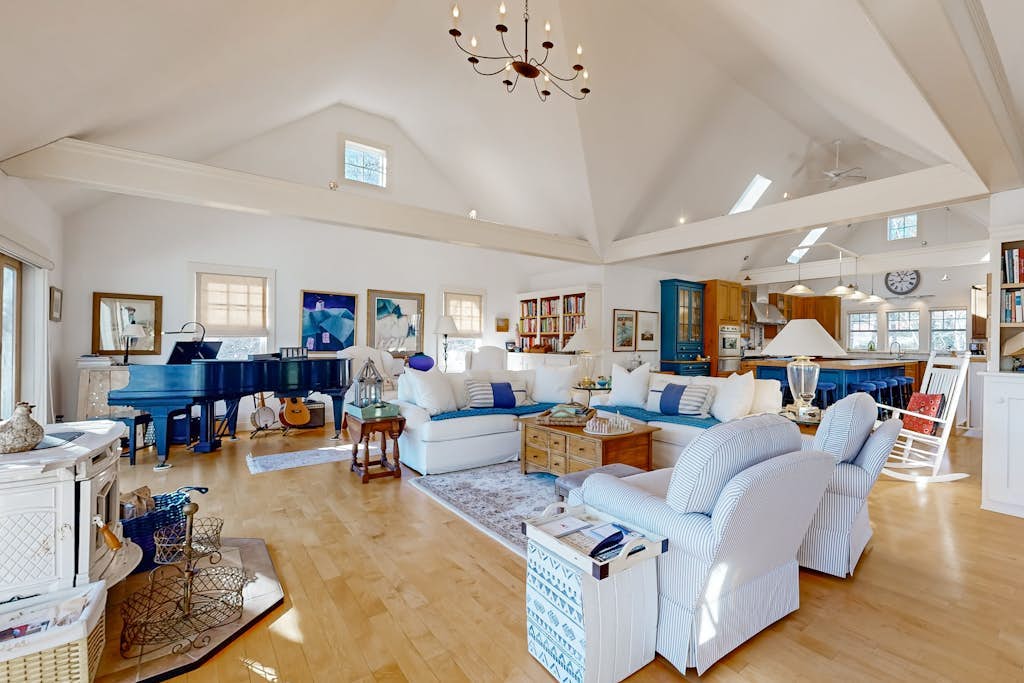 Charming Coastal Retreat with Bay Views, Modern Comforts, and Nearby Adventures