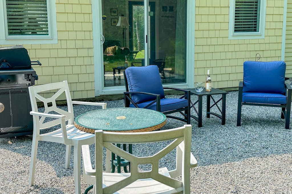 Elegant home with a cozy living area, Wifi, backyard, and washer/dryer