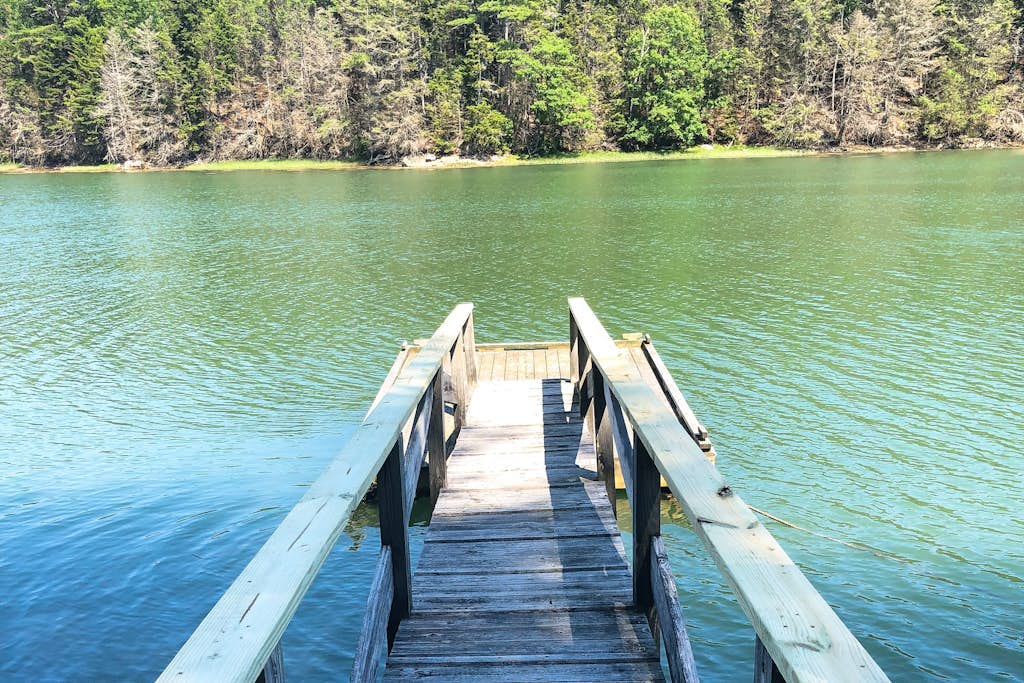 Tranquil private riverfront home w/ tidal dock & large yard