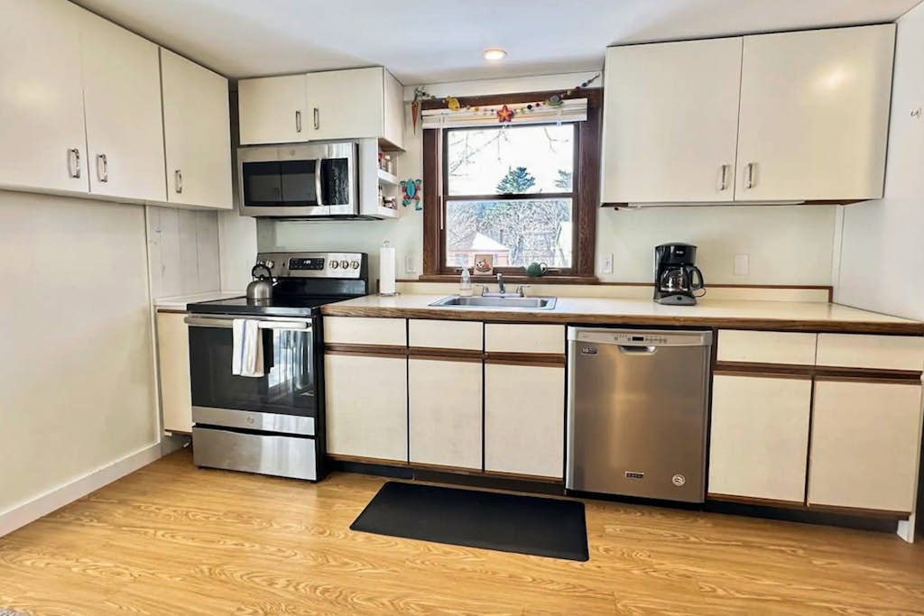 Two-Level Unit w/ Patio, Deck, Firepit, Private Washer/ Dryer, and Free WiFi