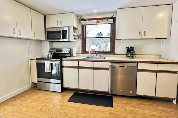 Two-Level Unit w/ Patio, Deck, Firepit, Private Washer/ Dryer, and Free WiFi