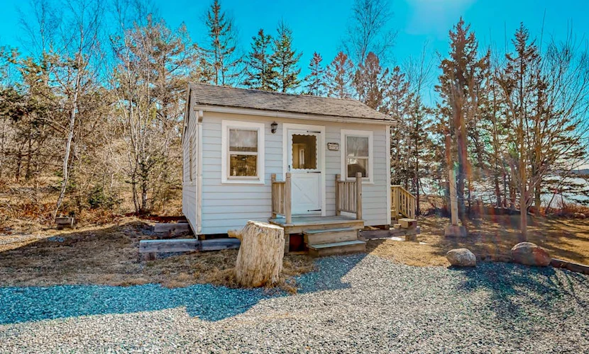 Charming love shack with stunning seaside views and all the comforts of home