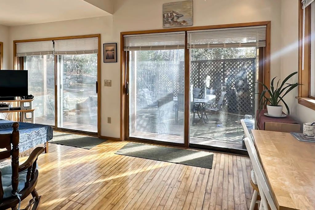 Alluring home with full kitchen, furnished patio, washer/dryer & private yard