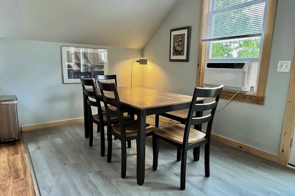 Charming apartment with ocean views, private deck, and easy bay access