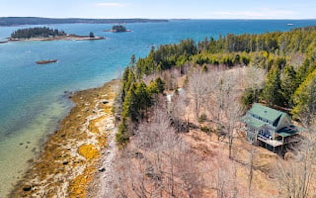 Tide and Timber - 4BR oceanfront home in Friendship, modern and comfortable