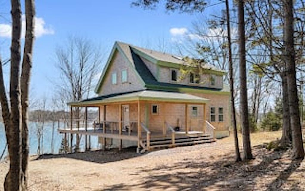 Tide and Timber - 4BR oceanfront home in Friendship, modern and comfortable