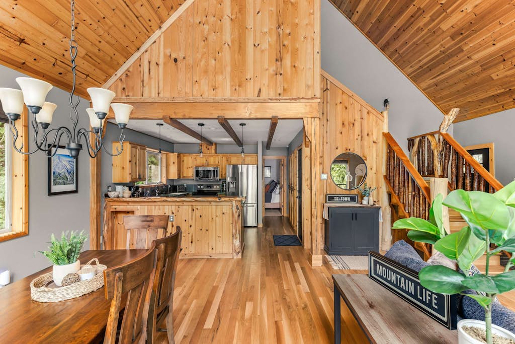 Spacious cabin with forest views, hot tub, BBQ, wrap around deck