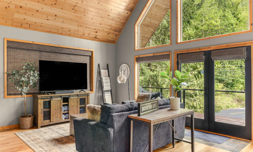 Spacious cabin with forest views, hot tub, BBQ, wrap around deck