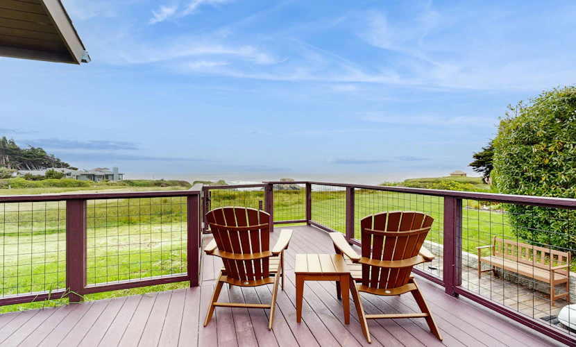 Mendocino Oceanfront Home - Hot Tub & BBQ