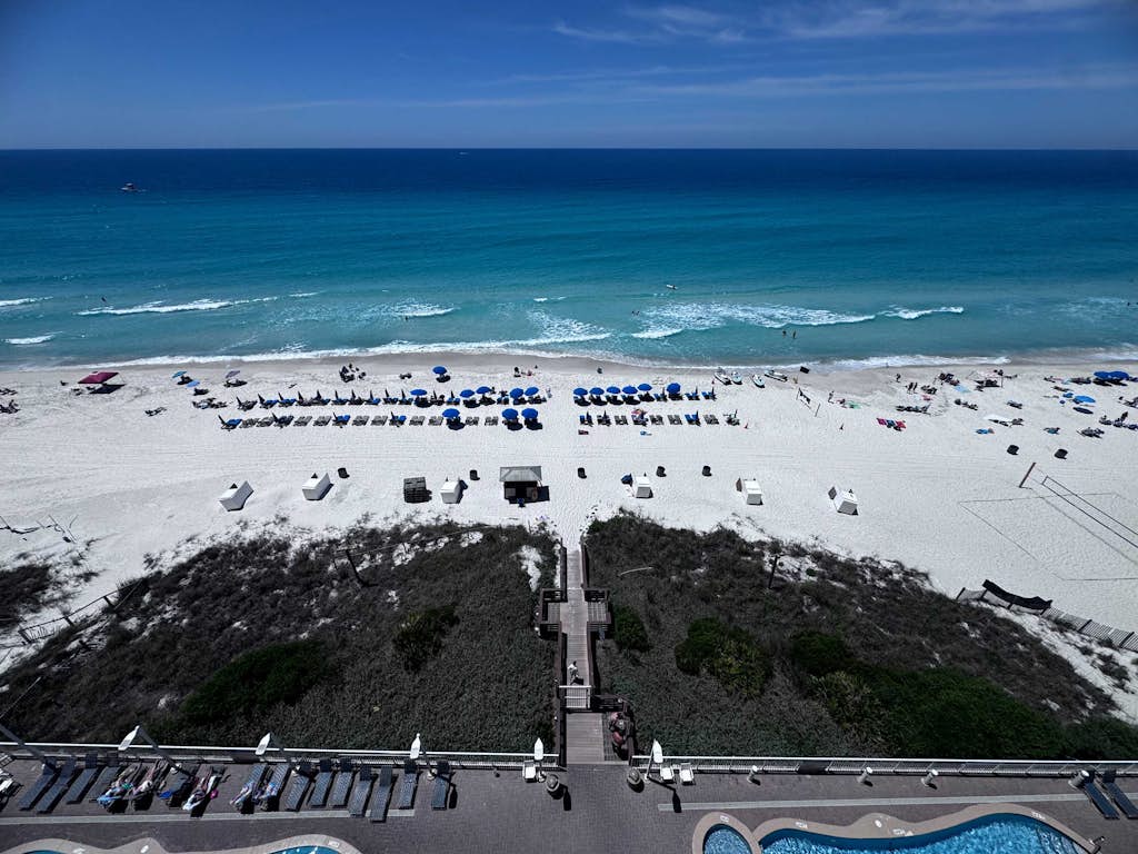 2 BR Oceanfront Condo with Shared Pool & Hot Tub