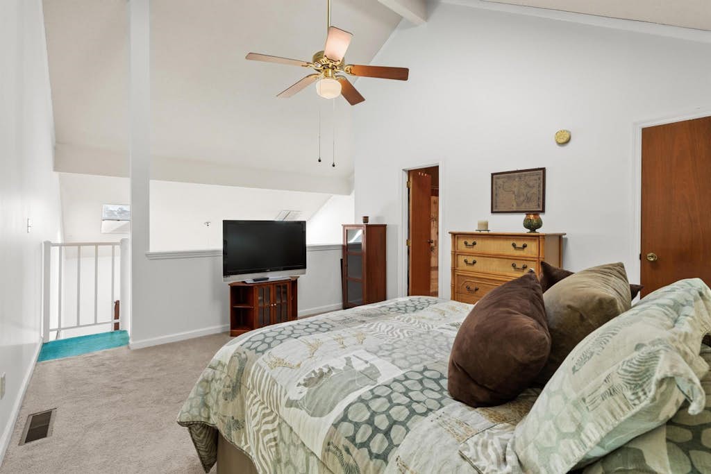 Airy Condo w/ Loft for 8! Bay Tree 24B