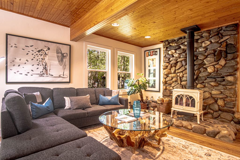 Red Elephant | 4BR - Fire Pit - River & Downtown