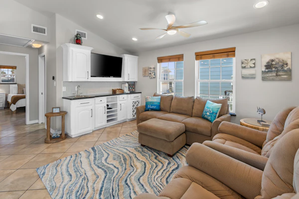 289 Charm and waterfront in Port Isabel with 2bds, 2bths