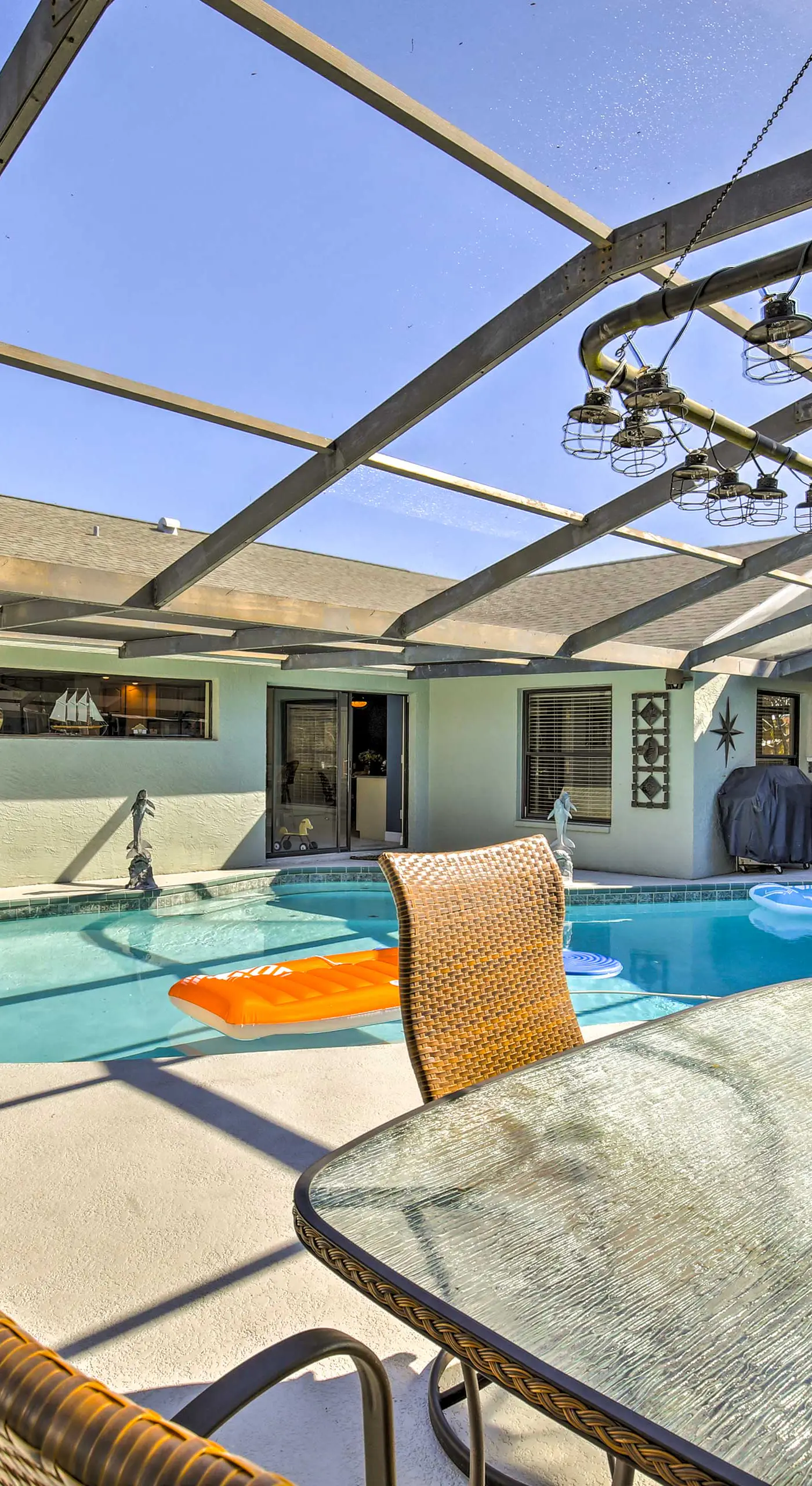 Solar-Heated Pool! Tropical Apollo Beach Hideaway