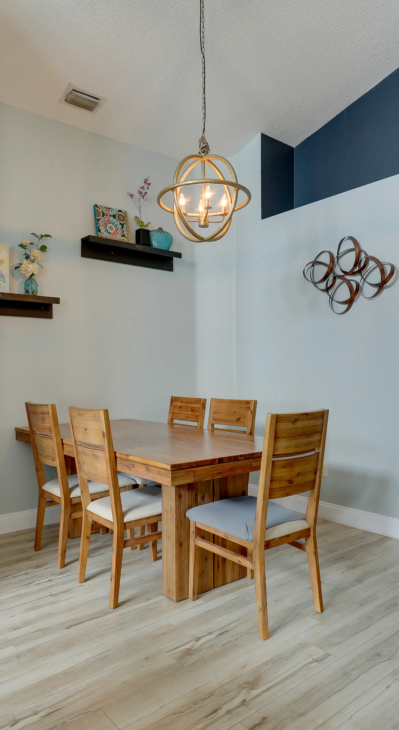 Bright Getaway w/ Ski Lake, 11 Miles to Dtwn Tampa