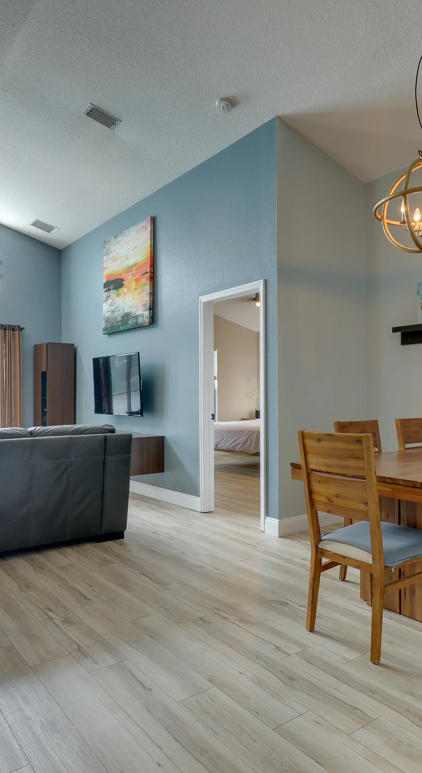 Bright Getaway w/ Ski Lake, 11 Miles to Dtwn Tampa