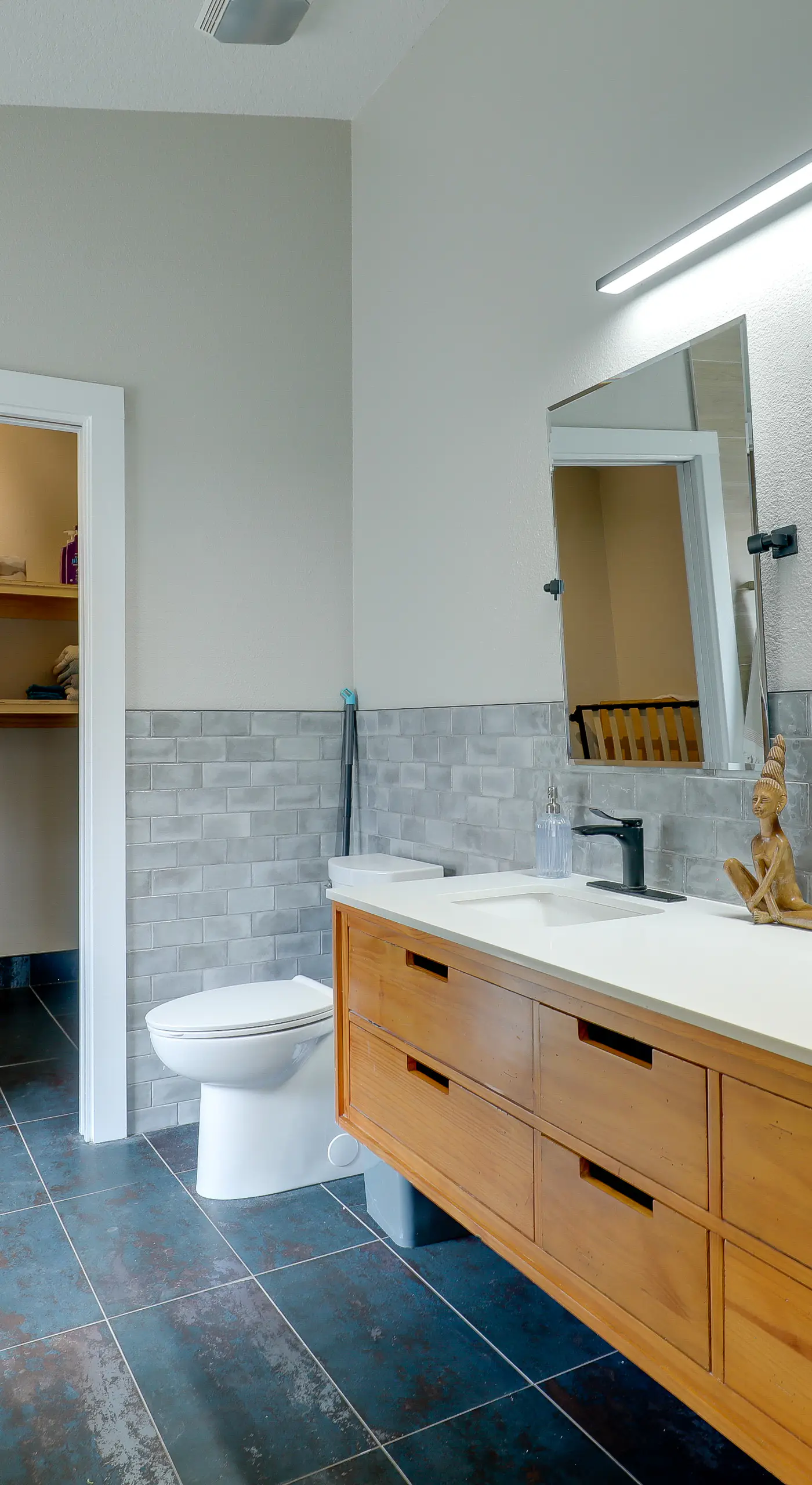 Bright Getaway w/ Ski Lake, 11 Miles to Dtwn Tampa